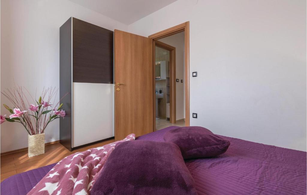 Posteľ alebo postele v izbe v ubytovaní Holiday Home Loborika 44