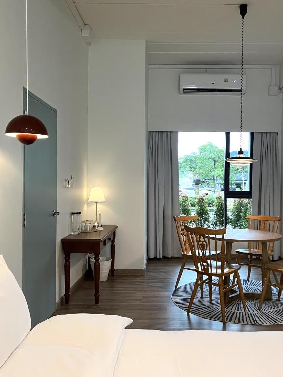 Postel nebo postele na pokoji v ubytování Nautical Home & Seashell House B&B