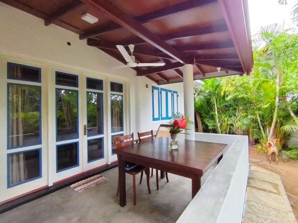 Balkón nebo terasa v ubytování White Villa - Homestay