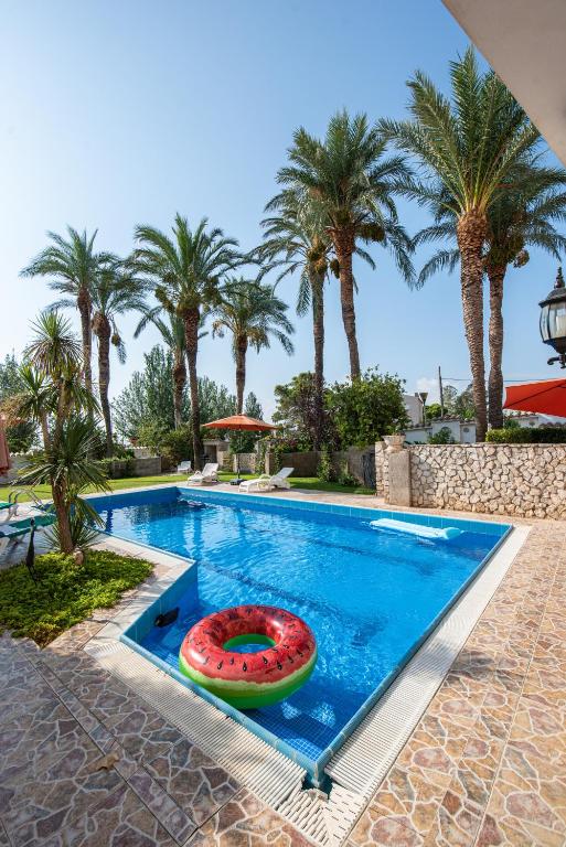 a swimming pool with a watermelon in the middle at Apartamento primera linea de mar in L'Ampolla