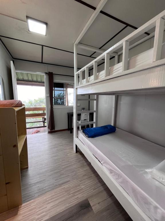 Postel nebo postele na pokoji v ubytování LY Lodge