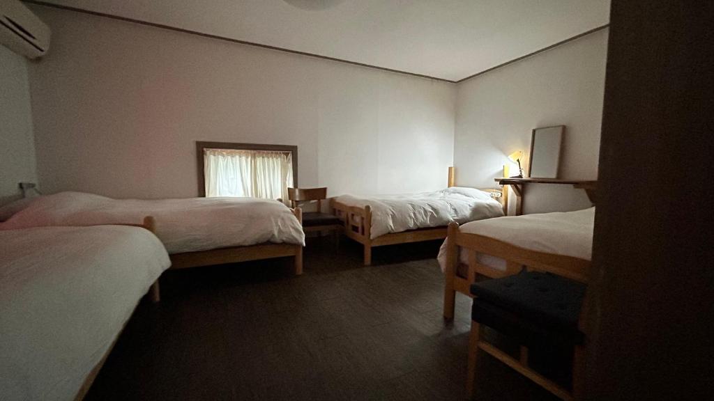 Gyeongju Momojane Guesthouse - Camera Quadrupla Con Bagno Privato