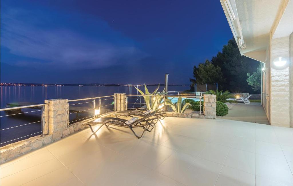 Balkón nebo terasa v ubytování Four-Bedroom Holiday Home In Tkon