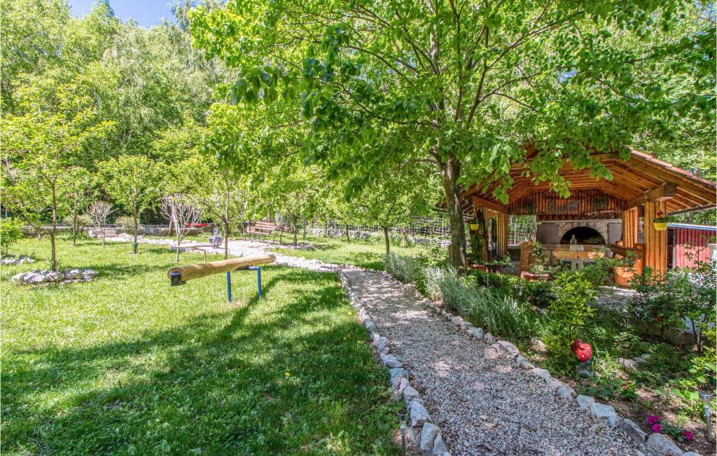 Zahrada ubytování 2 Bedroom Pet Friendly Home In Breze