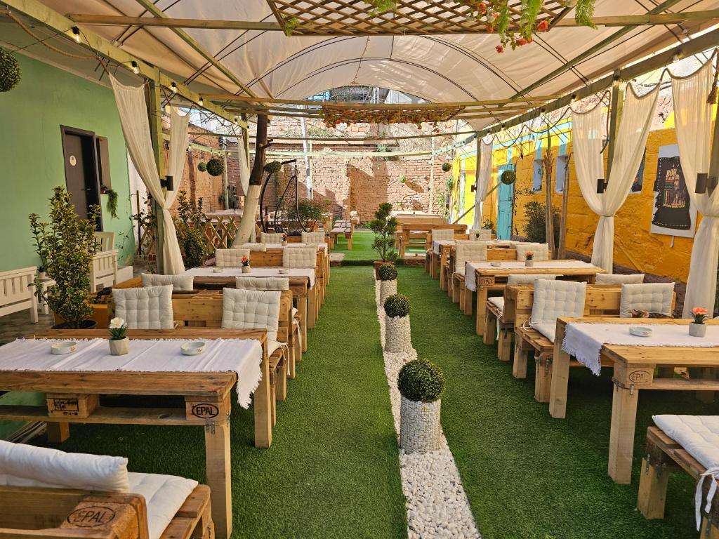Restaurace v ubytování Bob Marley Bnb & Hostel
