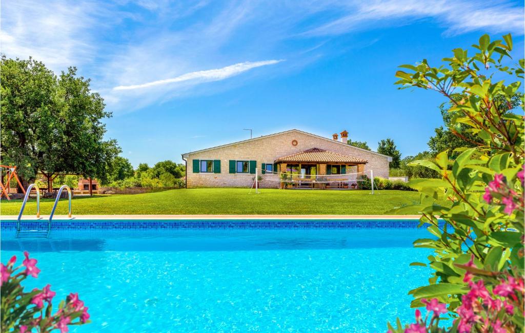 Basen w obiekcie Lovely Home In Rovinj With Wifi lub w pobliżu