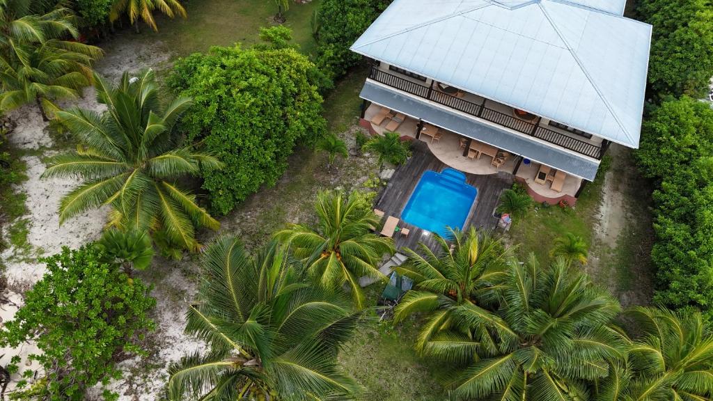 Bazén v ubytování Surf Tropical Villa Seascape nebo v jeho okolí