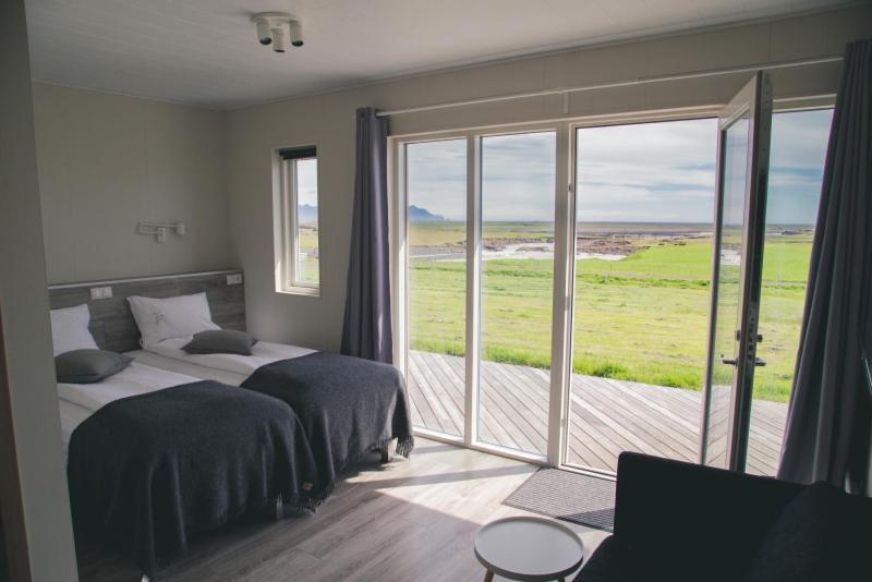 Postel nebo postele na pokoji v ubytování Guesthouse Skálafell