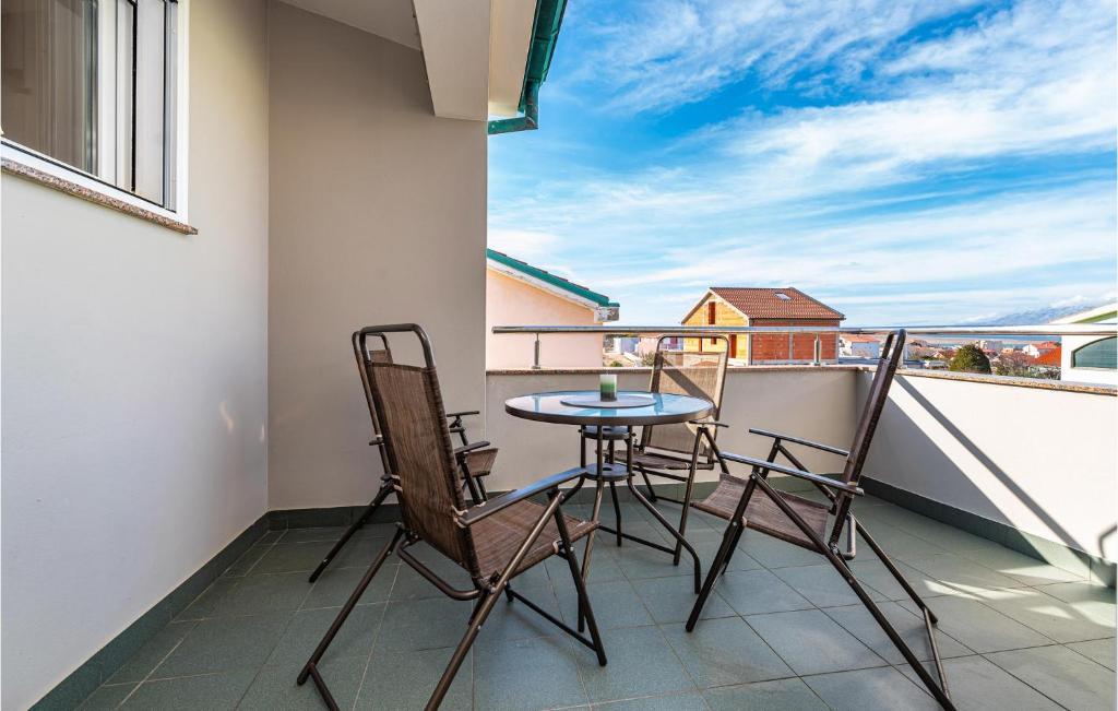 Balkón alebo terasa v ubytovaní 1 Bedroom Nice Apartment In Razanac