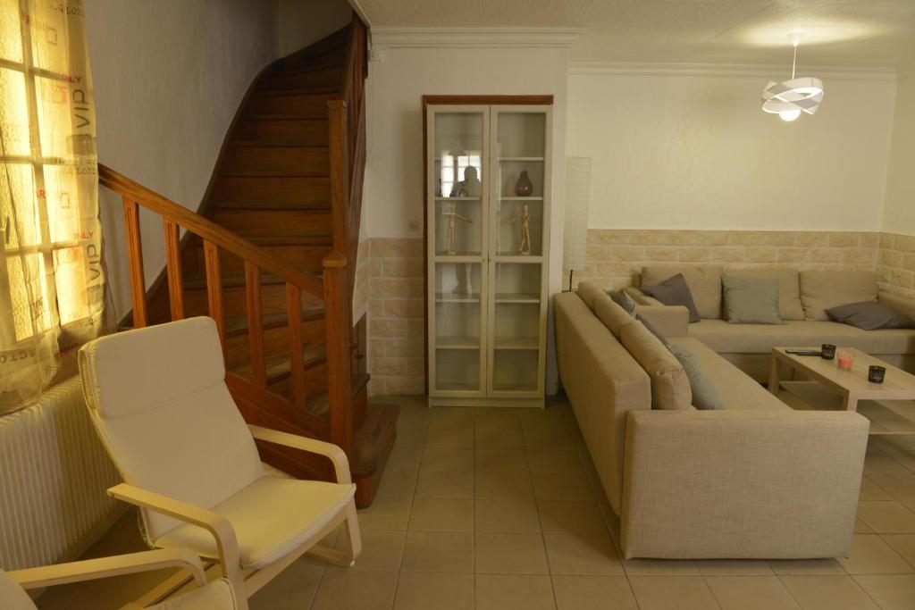 Posedenie v ubytovaní maison