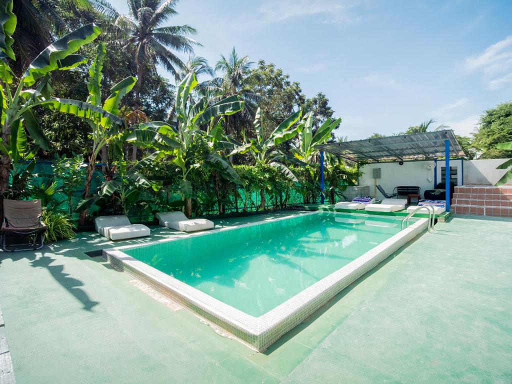 Bazén v ubytování Los Patios Hostel Phuket nebo v jeho okolí