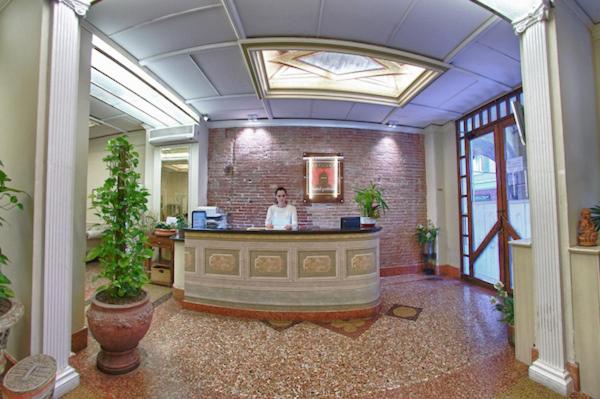 Vstupní hala nebo recepce v ubytování Hotel Pedrini