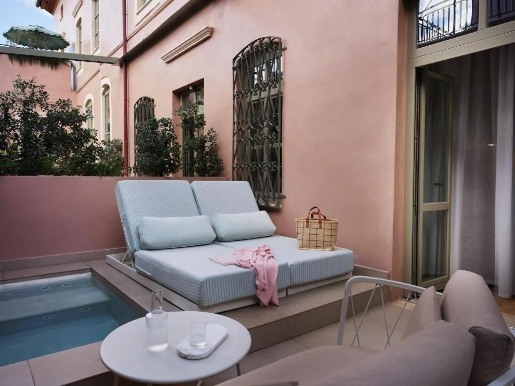 Consul Suite with Living Room & Outdoor Jacuzzi