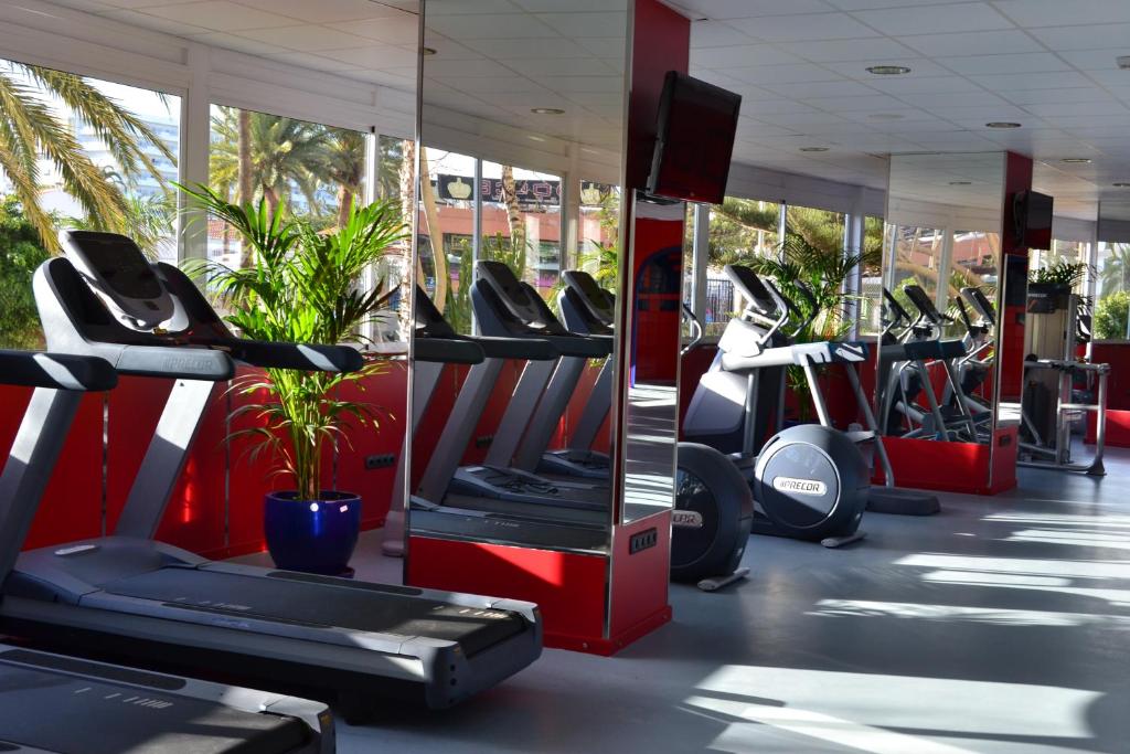 The fitness centre and/or fitness facilities at Maritim Playa