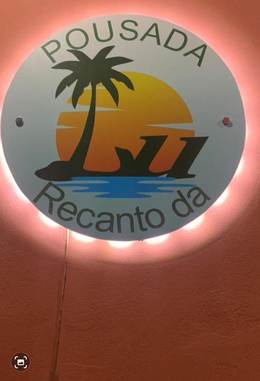 a sign with a palm tree on a beach at Pousada Recanto da Lu in Paraty