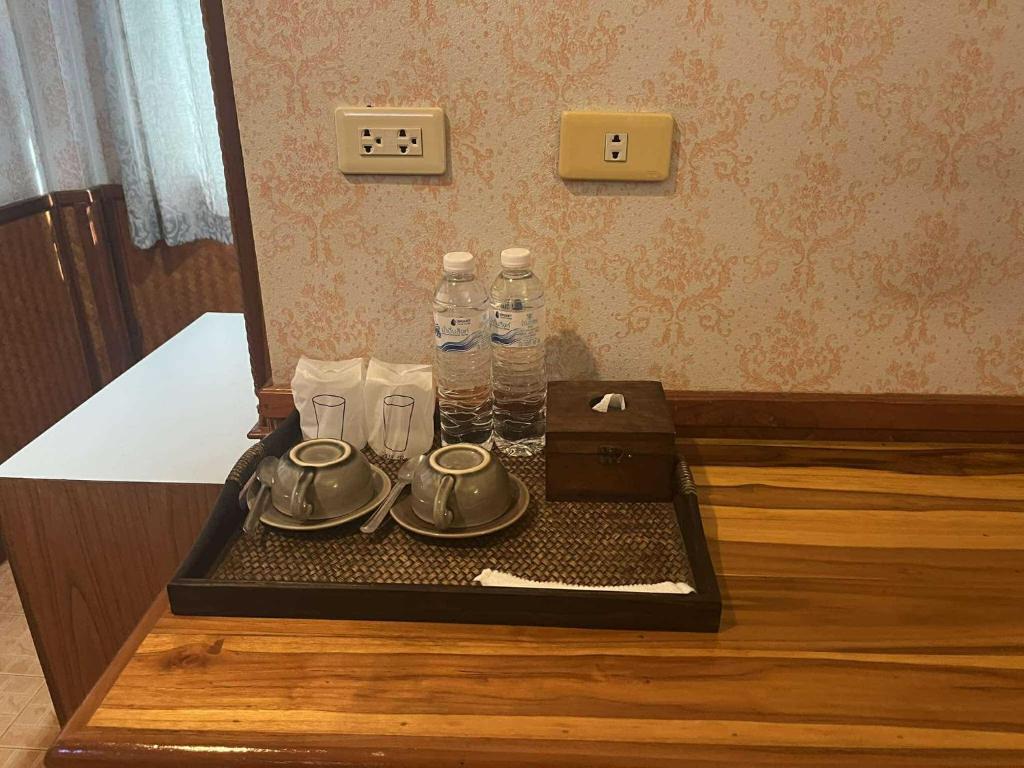 Příslušenství pro přípravu čaje a kávy v ubytování Old City Guest House