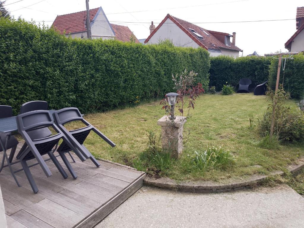 Maison avec jardin clos, vue sur mer depuis falaise - Three-Bedroom House