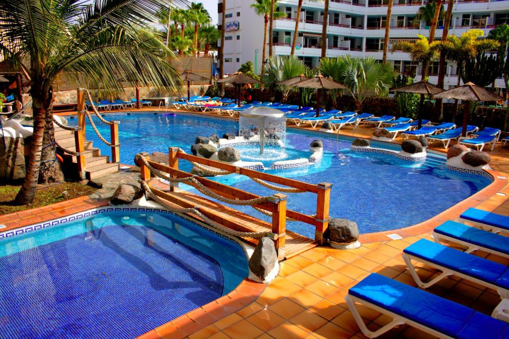 The swimming pool at or close to Maritim Playa