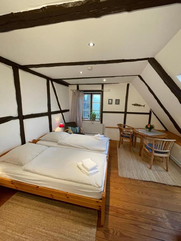 Postel nebo postele na pokoji v ubytování Das Abendrote Haus