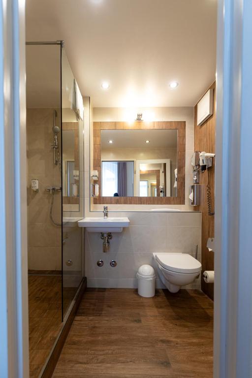 Koupelna v ubytování Akzent Hotel Am Goldenen Strauss
