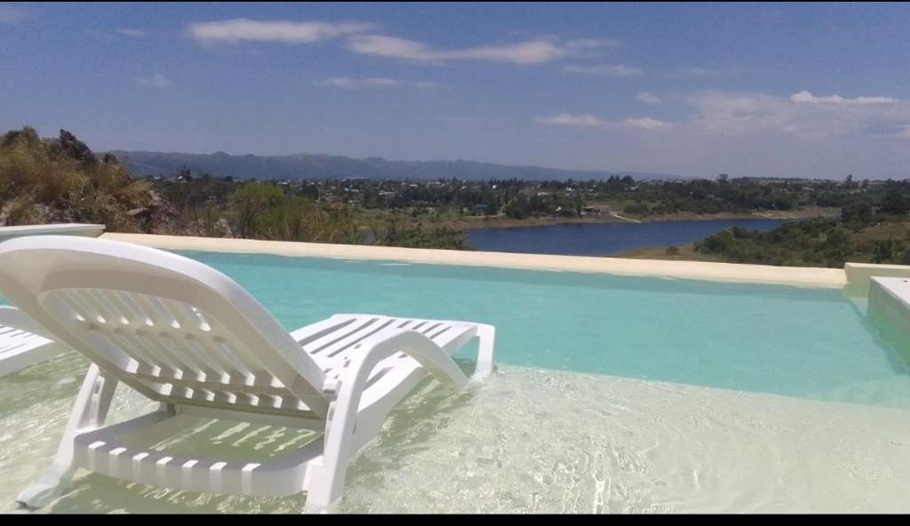 Bazén v ubytování Mansavista Cabañas nebo v jeho okolí