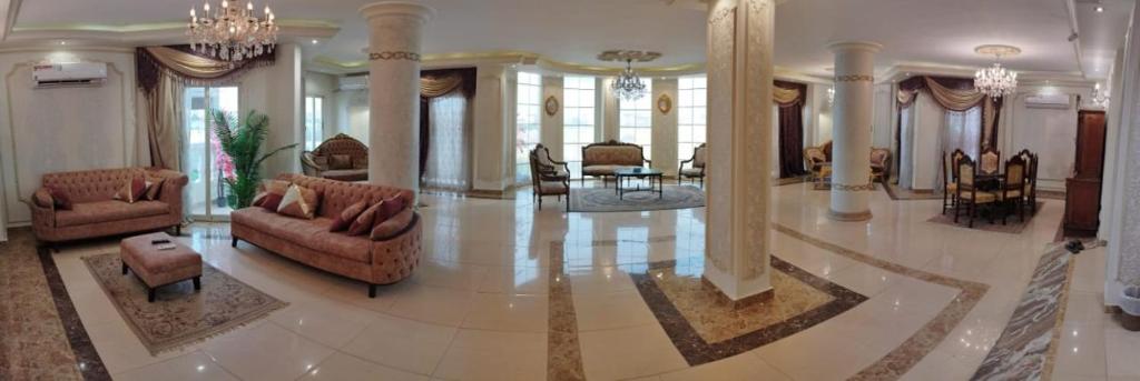 Posezení v ubytování Luxury 3 bedrooms apartment for rent in a sheikh zayed compound