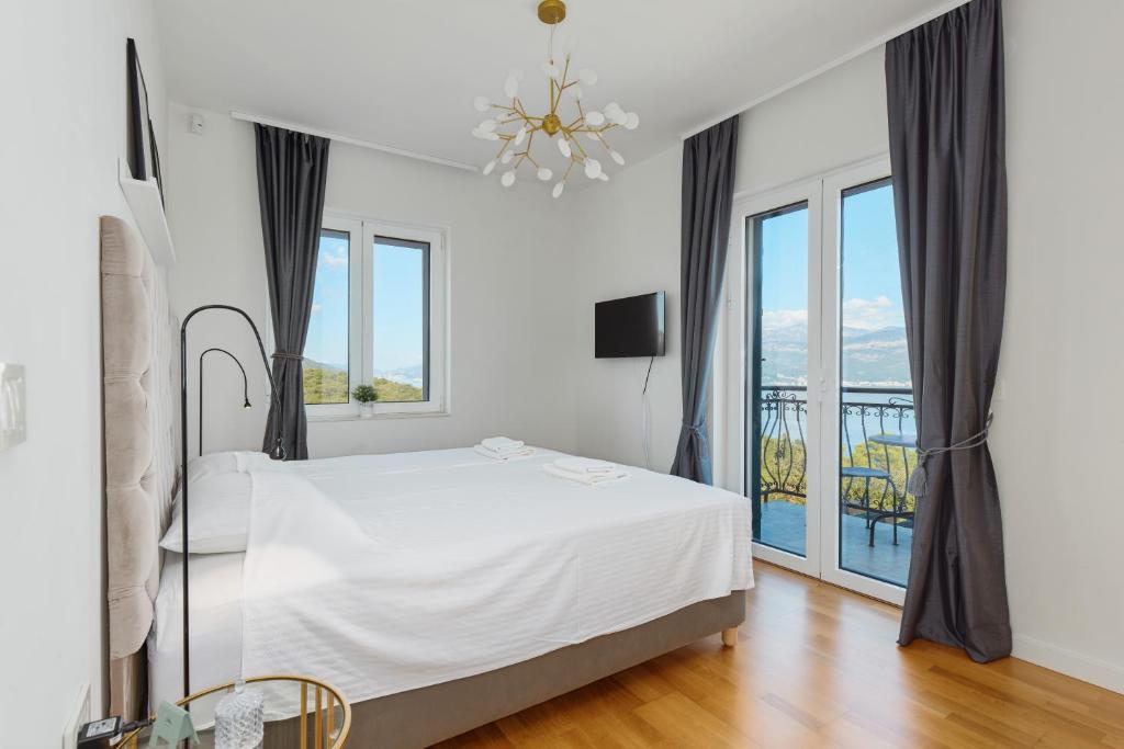Postel nebo postele na pokoji v ubytování Villa Vista Azzurra