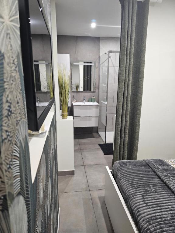 Kúpeľňa v ubytovaní Studio meublé - Comme à la maison