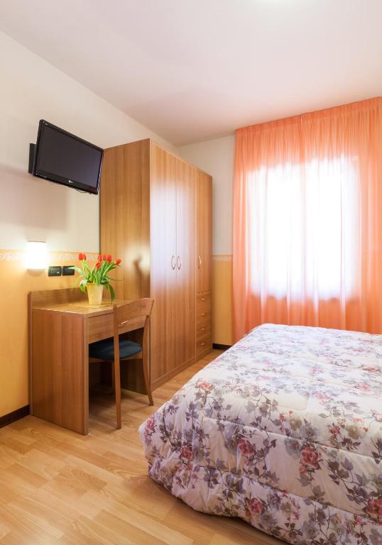Postel nebo postele na pokoji v ubytování Hotel Edelweiss con Ristorante Note di Gusto