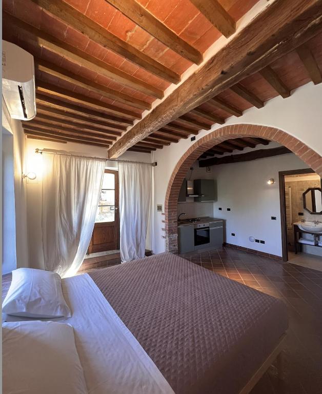 Postel nebo postele na pokoji v ubytování Rocca d'Orcia Suites and Villas