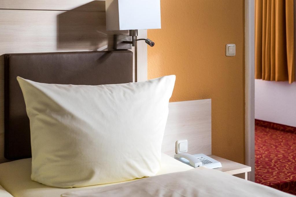 Postel nebo postele na pokoji v ubytování Hotel Gorch Fock