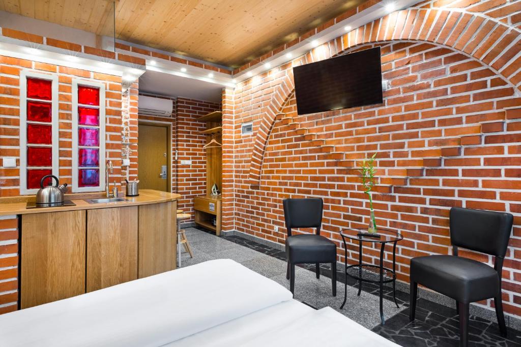 Televízia a/alebo spoločenská miestnosť v ubytovaní Krowoderska Apartments