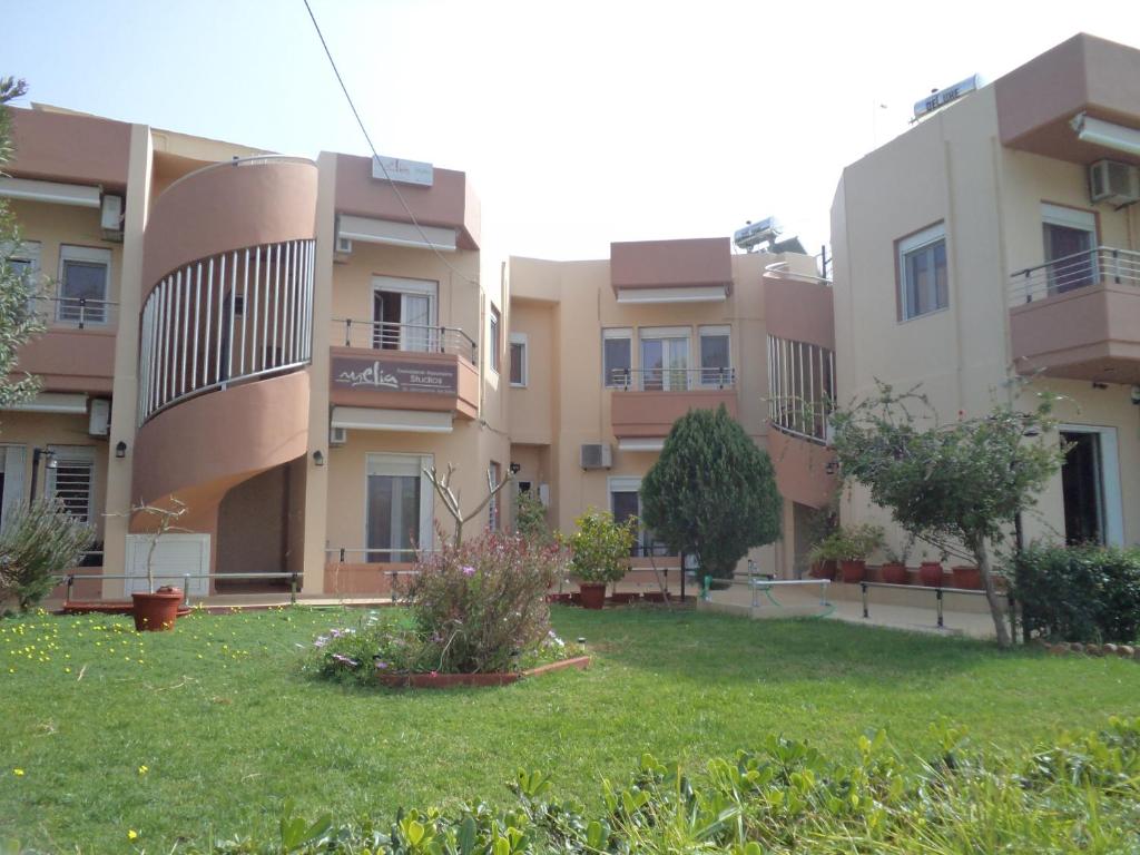 an apartment building with a yard in front of it at Melia Studios in Kato Daratso