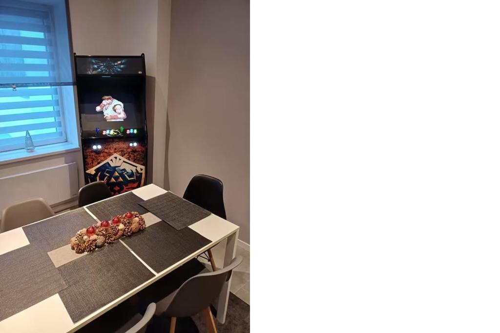 Entire house with arcade machine in a private backyard, 3 bedrooms, 1 bathroom, 1 leaving room with convertible sofa and open kitchen – photo 10