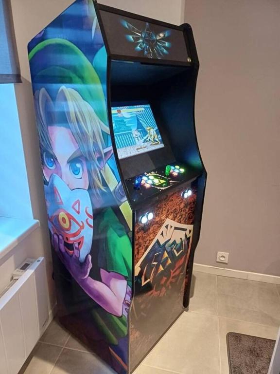 Entire house with arcade machine in a private backyard, 3 bedrooms, 1 bathroom, 1 leaving room with convertible sofa and open kitchen – photo 9
