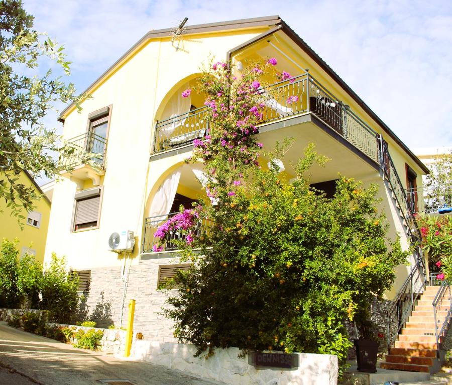 a house with flowers on the side of it at Maris Rogoznica in Rogoznica