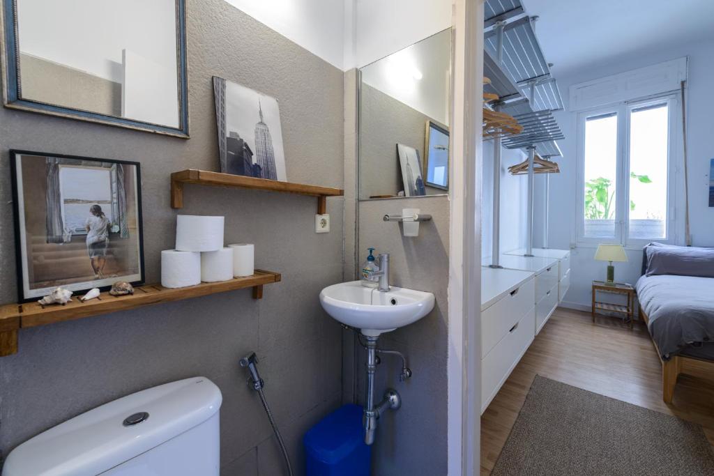 Koupelna v ubytování GRAN VIA-SOL SPACIOUS APARTMENT 3 Bedrooms & 2 WCs