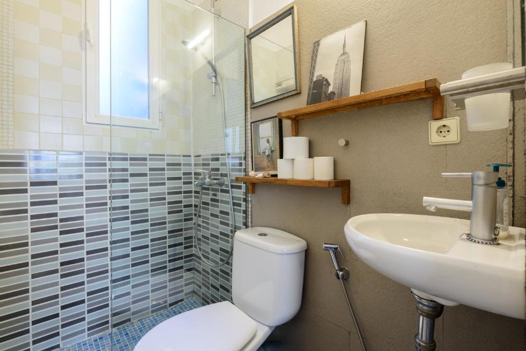 Koupelna v ubytování GRAN VIA-SOL SPACIOUS APARTMENT 3 Bedrooms & 2 WCs