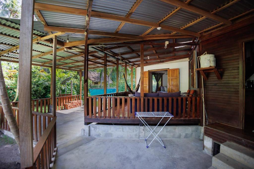 Balkón nebo terasa v ubytování Bungalows Aché Cahuita