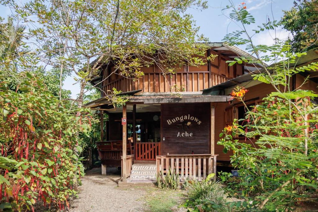 Zahrada ubytování Bungalows Aché Cahuita