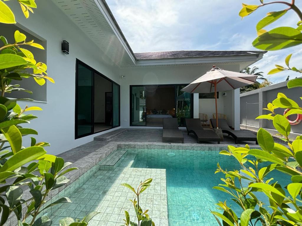 Bazén v ubytování Aonang nine poolvilla resort nebo v jeho okolí