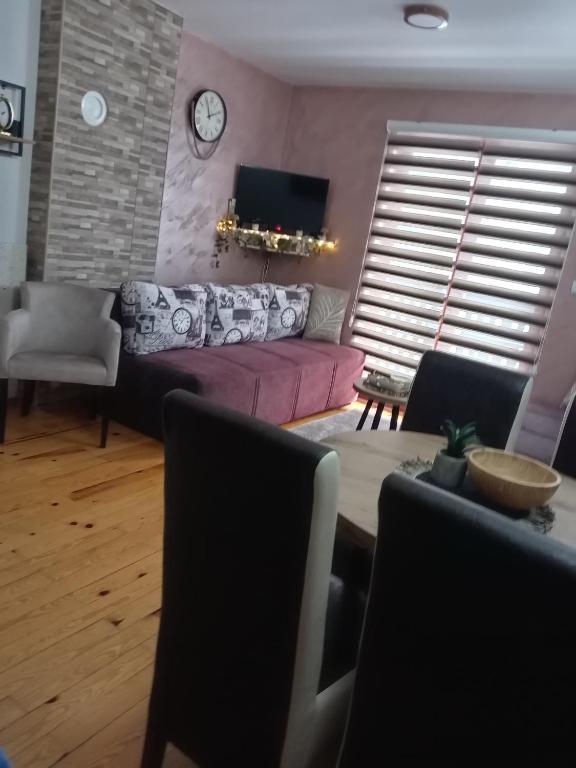 a living room with a couch and a table at Simic Apartmani Tara in Kaludjerske Bare