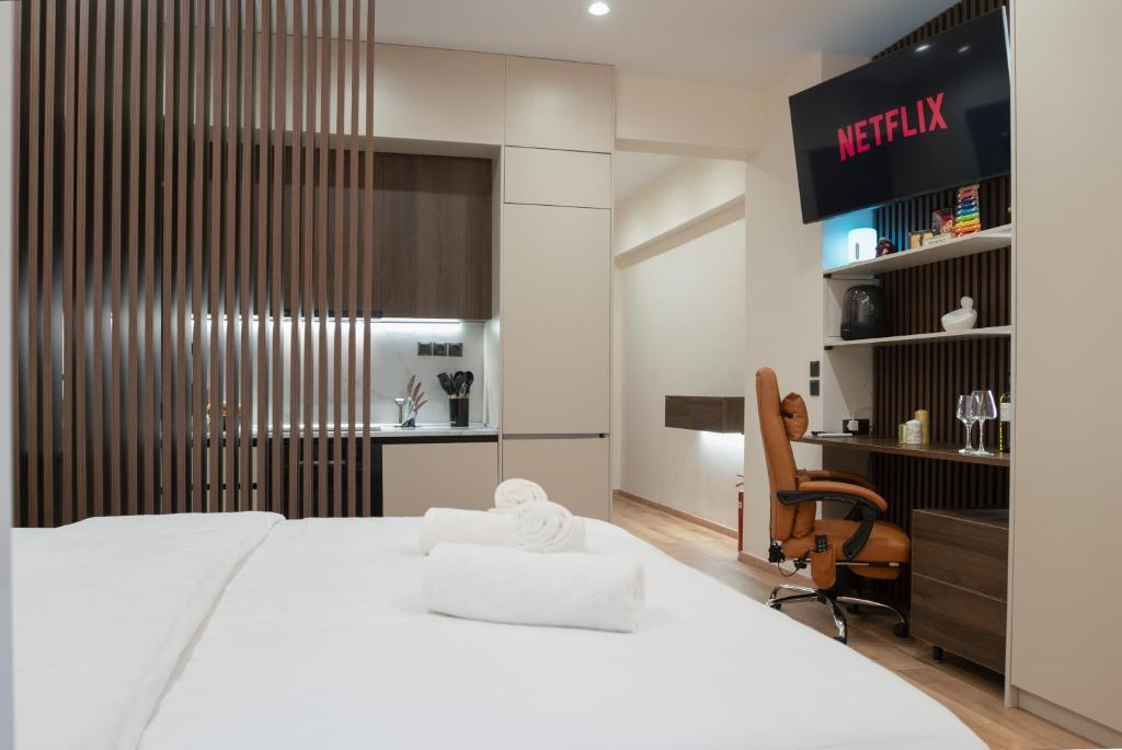 Ένα ή περισσότερα κρεβάτια σε δωμάτιο στο Luxury Suite 100m from Shore and Tram