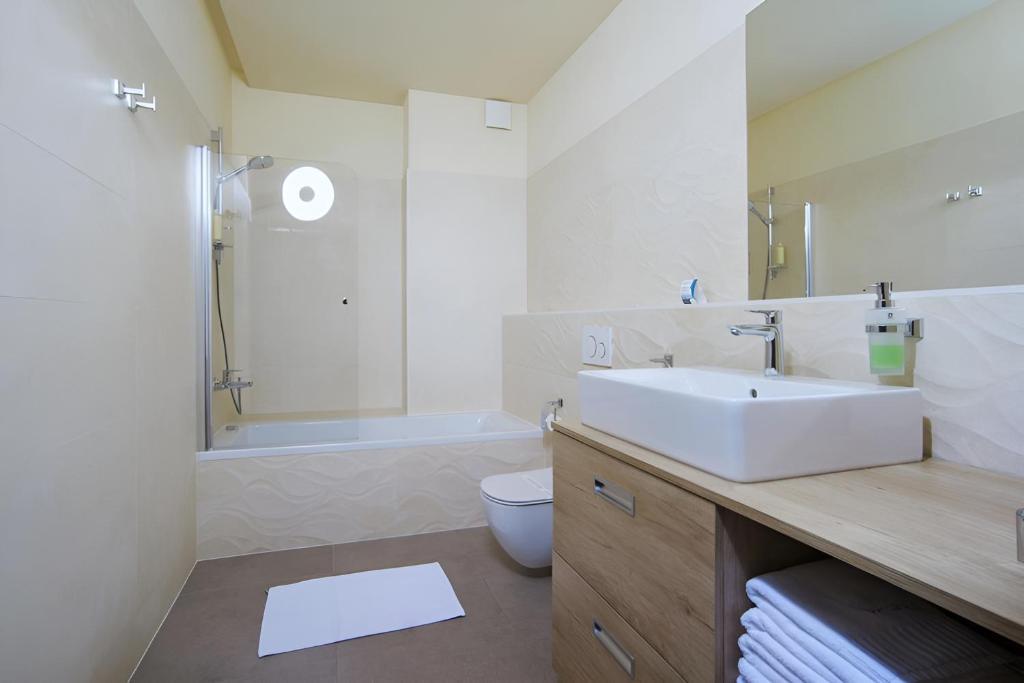 Koupelna v ubytování Privilege Apartments