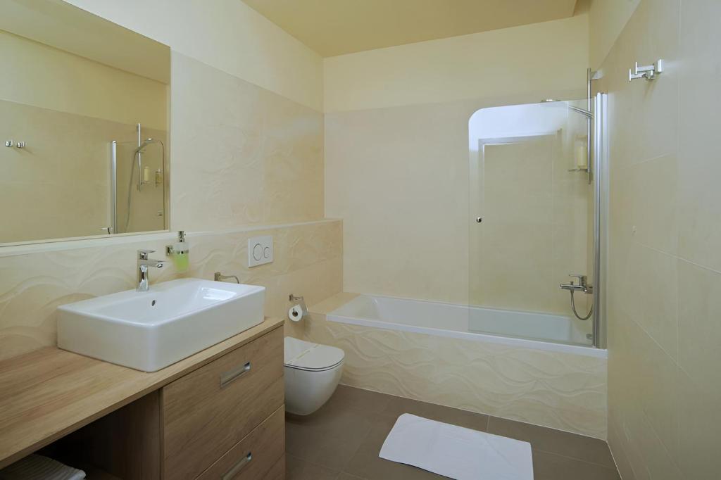 Koupelna v ubytování Privilege Apartments