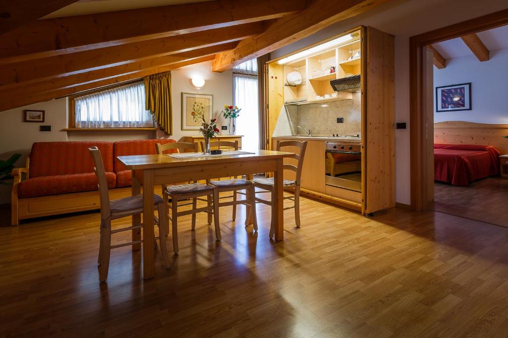 Kuchyň nebo kuchyňský kout v ubytování HOTEL La Locanda