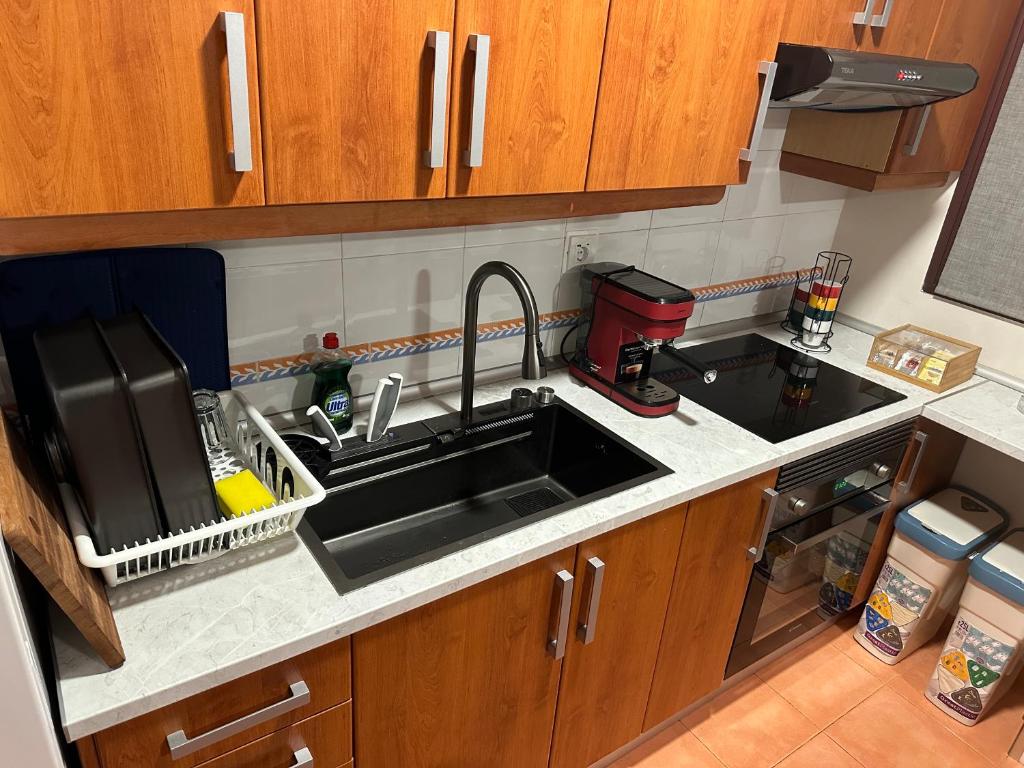 Kuchyň nebo kuchyňský kout v ubytování Villa Mogan Mall, con jacuzzi y PlayStation 5