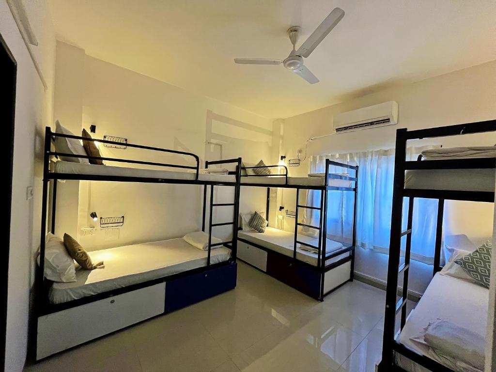 HOSHTEL99 - LUX - Stay, Cowork and Cafe - Luxurious Bungalowにあるベッド