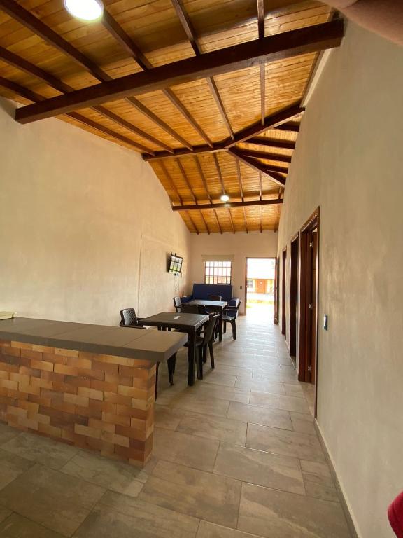 مطعم أو مكان آخر لتناول الطعام في Cabañas El Sol