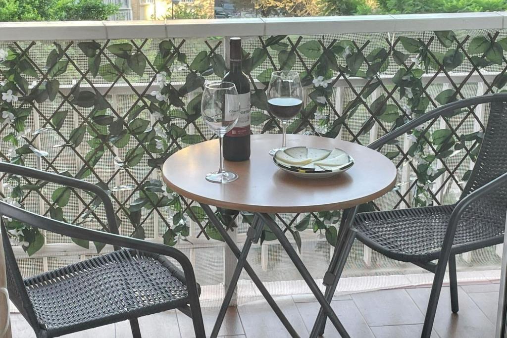 Balkón alebo terasa v ubytovaní Cozy apartment with balcony in Málaga 81 m²